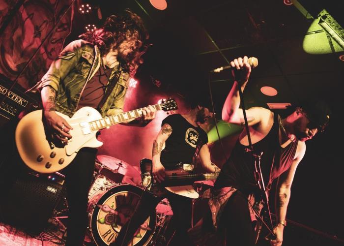 concierto_gansos-rosas_planta-baja_yuzin-granada