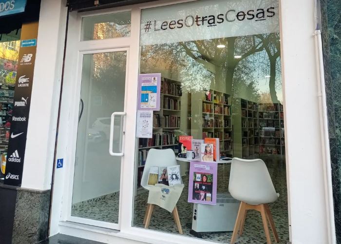micro-abierto_primer-aniversario_libreria-lees-otras-cosas_yuzin-granada