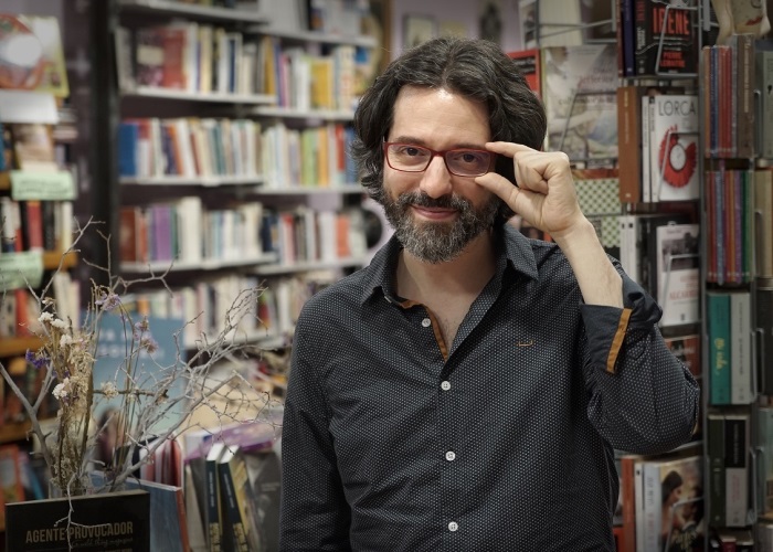 presentacion-libro-poesia_isla-con-madre_libreria-lees-otras-cosas_yuzin-granada
