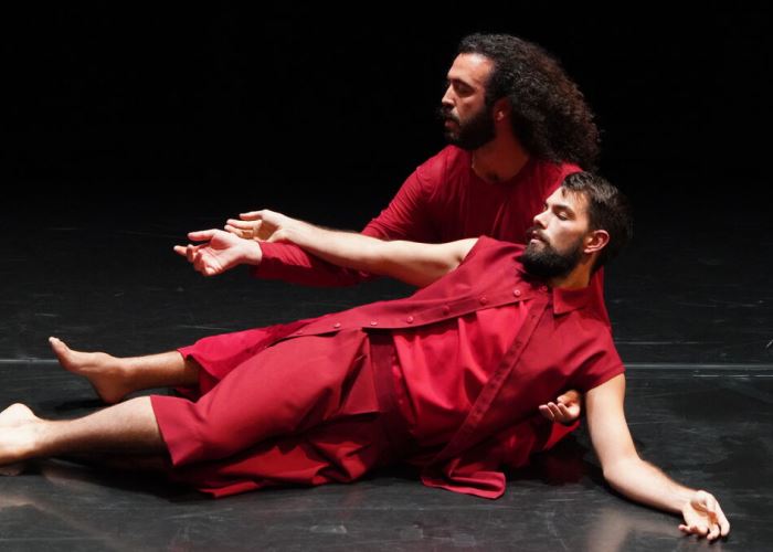 Tocar-hombre_ Danza en El Apeadero - Yuzin Granada