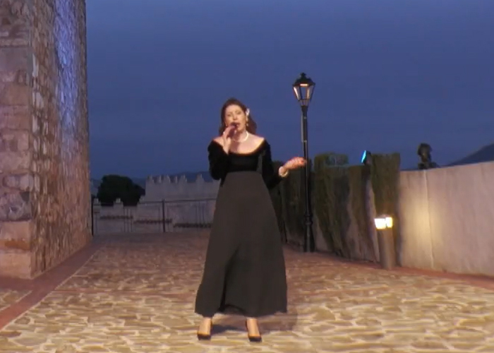 musica_carmen-quesada_edificio-rey-chico_Yuzin-Granada