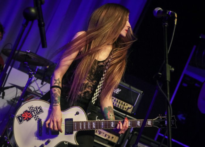 Laura Dks y Barracüda en Gruta77 - conciertos en Carabanchel - Yuzin agenda cultural
