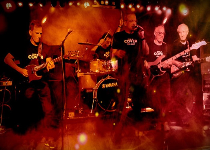 OverCover en concierto en sala tarambana - Yuzin Carabanchel