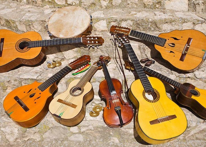 fiestas-san-isidro_musica_rondalla-centro-mayores-carabanchel_Yuzin-carabanchel