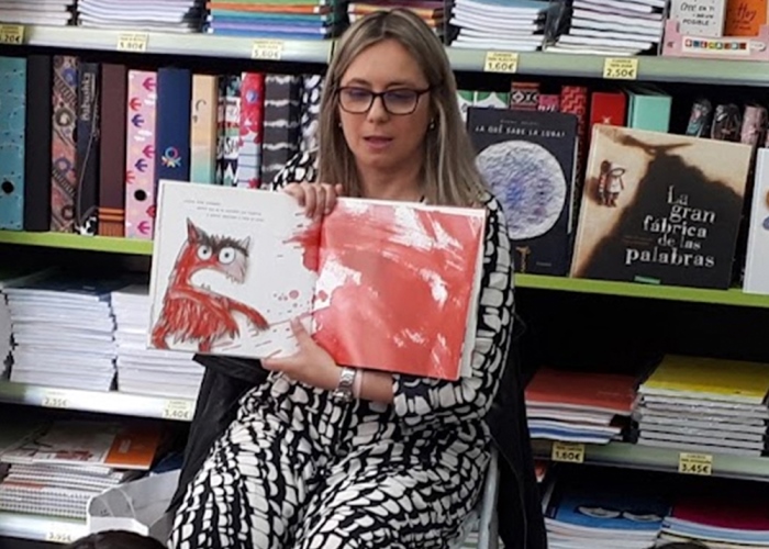 Verónica del Barrio - cuentacuentos en Librería Carabanchel - Festival Cruza - Yuzin