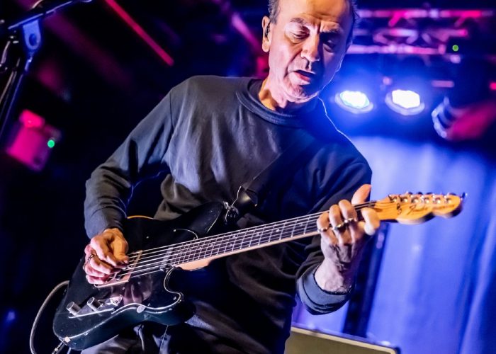 Hugh Cornwell en concierto en sala el tren - yuzin granada - agenda cultural